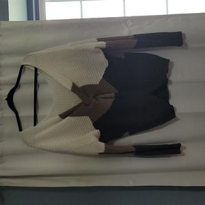 Front knotted knit sweater